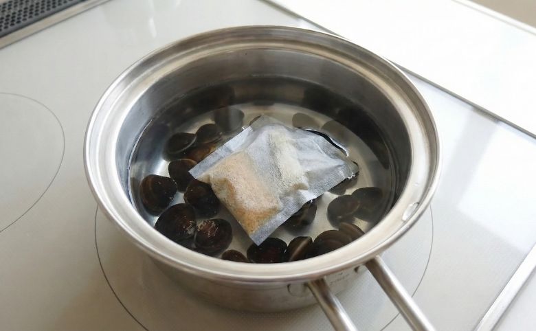 しじみ出汁をとる