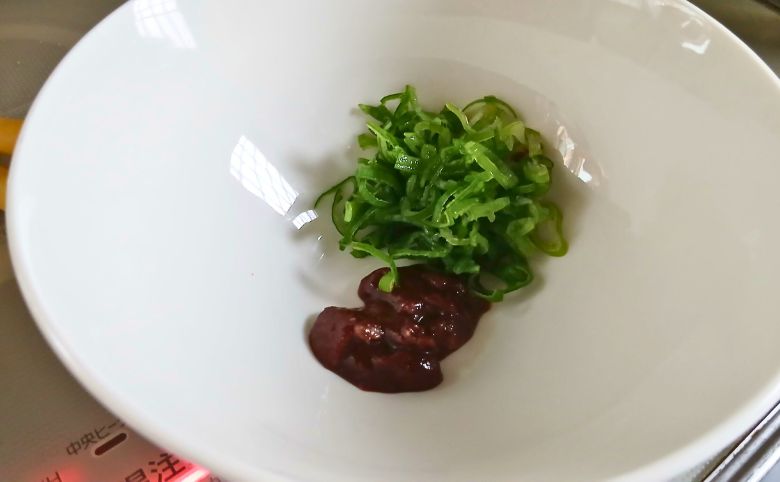 袋麺でしじみラーメンを作る