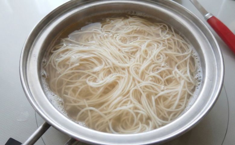 しじみにゅうめんの作り方そうめんを茹でる