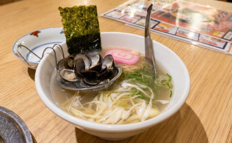 餃子とレモンサワー うさぎやのしじみラーメン