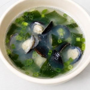 【爆速】しじみ汁をレンジで作ってみた！冷凍しじみとマグカップでお昼にちょい足し一杯
