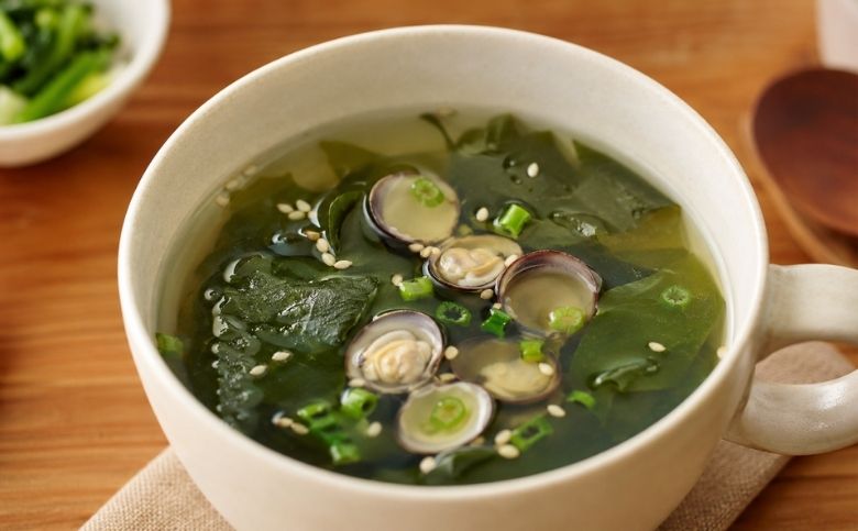 市販のわかめスープをしじみ出汁で作る