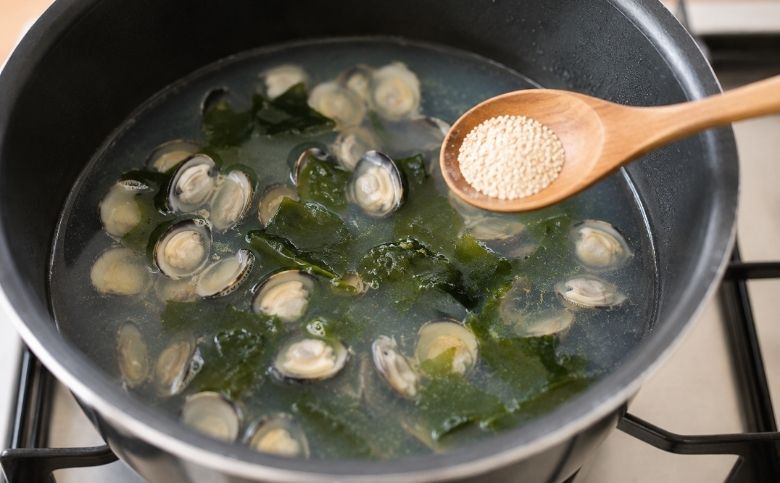 しじみとワカメの中華スープの作り方